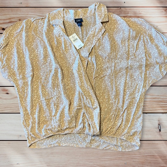 Daytrip Buckle Surplice Animal Print Leopard Top Womens Medium - Picture 2 of 6